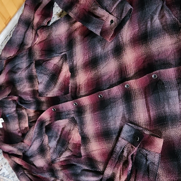 Cloth & Stone Women's Burgundy and Black Button Down Size Large - Picture 2 of 6